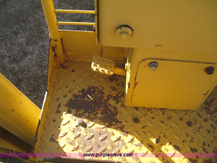 image for item I5717 1997 Vermeer V8100 trencher