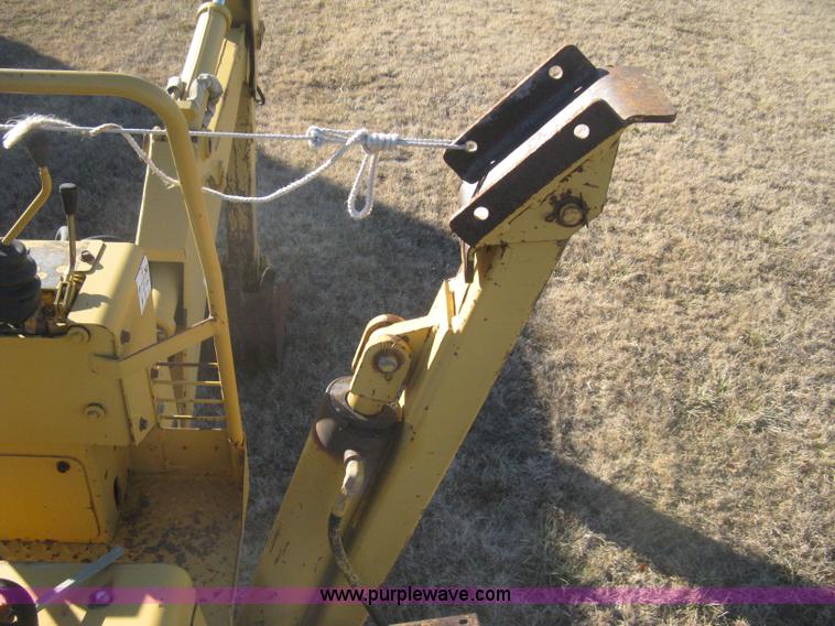image for item I5717 1997 Vermeer V8100 trencher