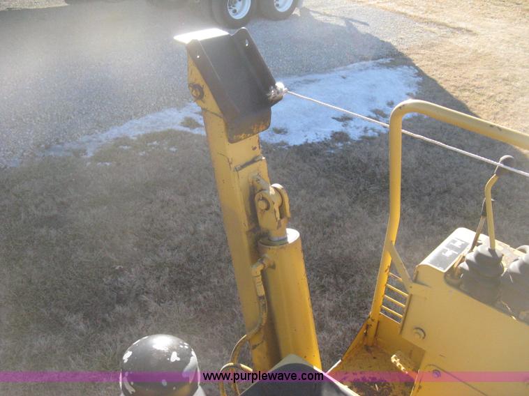 image for item I5717 1997 Vermeer V8100 trencher