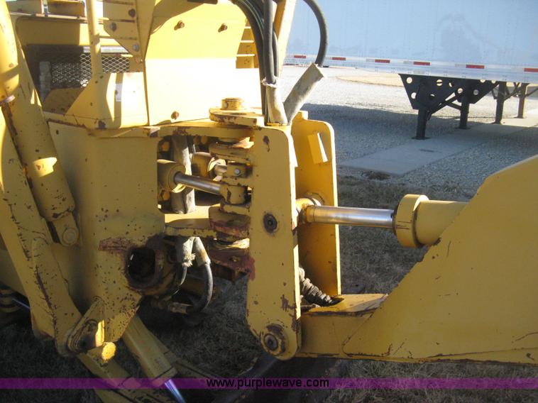 image for item I5717 1997 Vermeer V8100 trencher