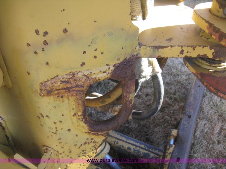 image for item I5717 1997 Vermeer V8100 trencher