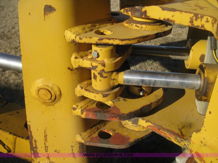 image for item I5717 1997 Vermeer V8100 trencher