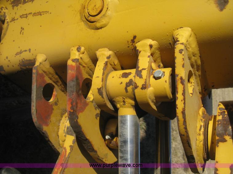 image for item I5717 1997 Vermeer V8100 trencher