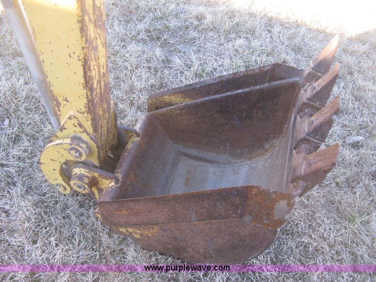 image for item I5717 1997 Vermeer V8100 trencher