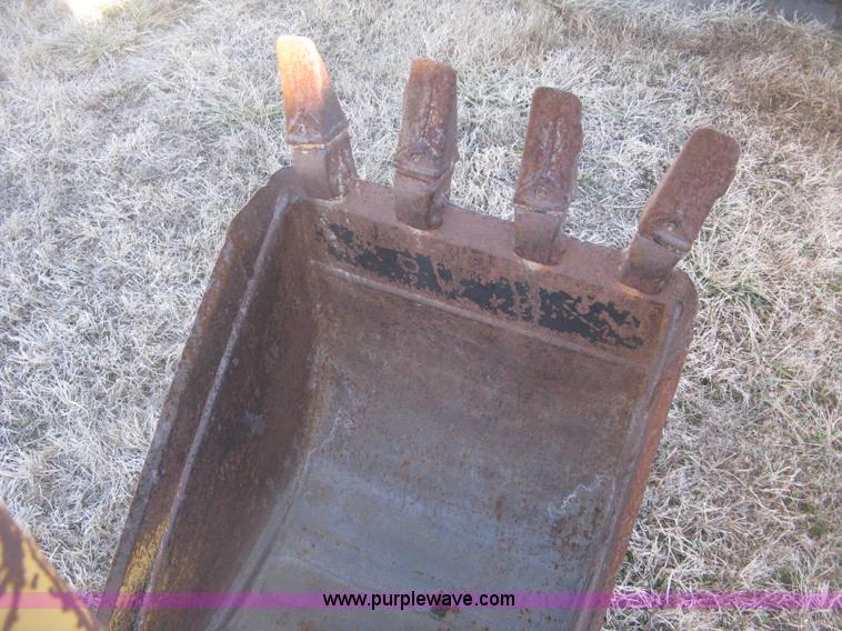 image for item I5717 1997 Vermeer V8100 trencher