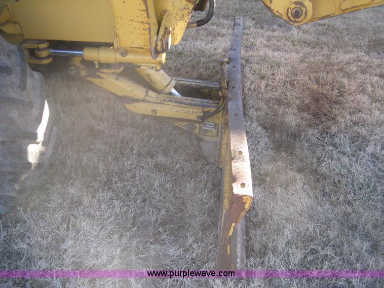 image for item I5717 1997 Vermeer V8100 trencher