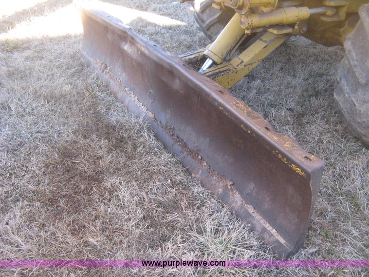 image for item I5717 1997 Vermeer V8100 trencher