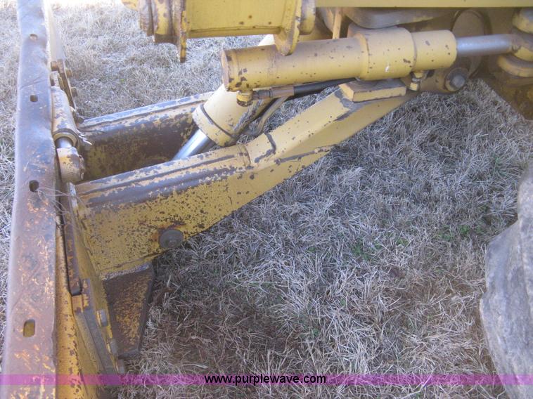 image for item I5717 1997 Vermeer V8100 trencher