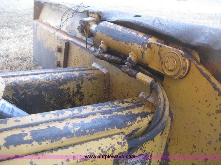 image for item I5717 1997 Vermeer V8100 trencher