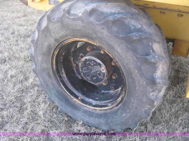 image for item I5717 1997 Vermeer V8100 trencher