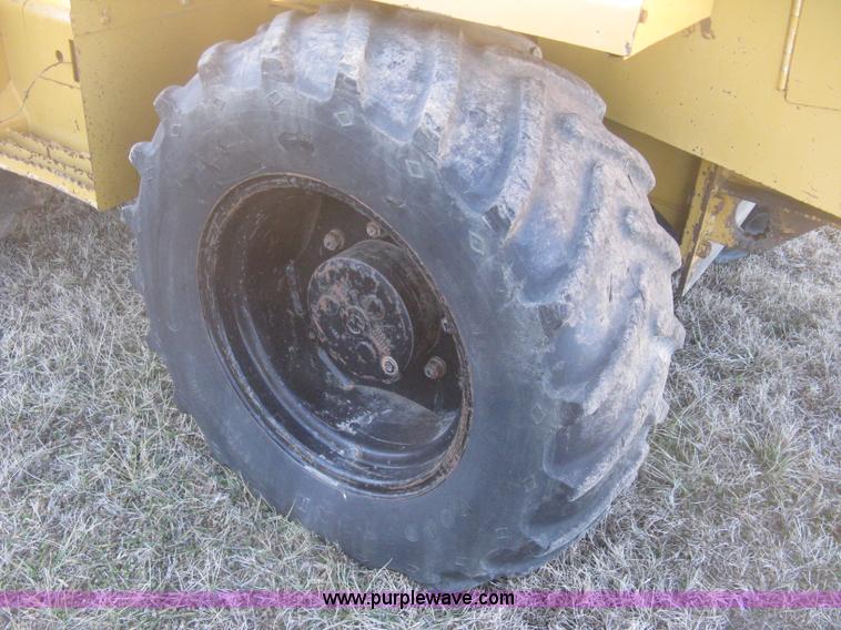 image for item I5717 1997 Vermeer V8100 trencher