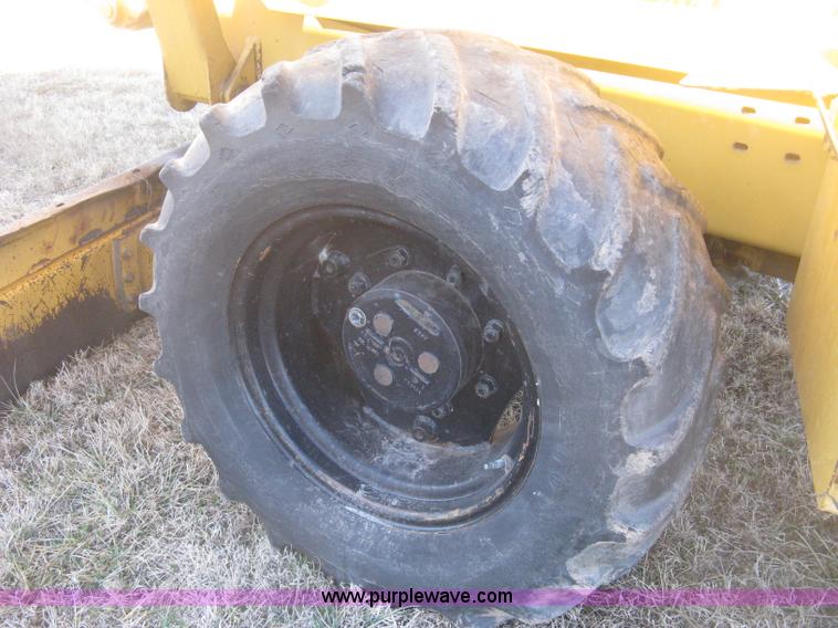 image for item I5717 1997 Vermeer V8100 trencher