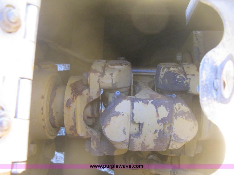 image for item I5717 1997 Vermeer V8100 trencher