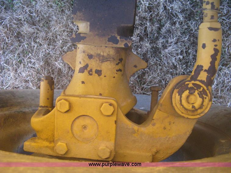 image for item I5717 1997 Vermeer V8100 trencher