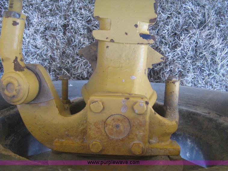 image for item I5717 1997 Vermeer V8100 trencher