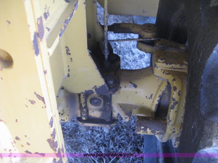 image for item I5717 1997 Vermeer V8100 trencher