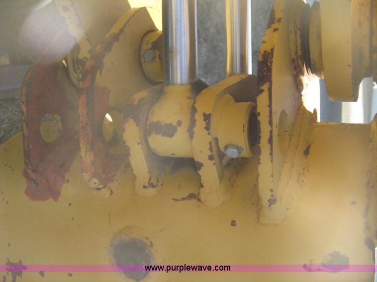 image for item I5717 1997 Vermeer V8100 trencher