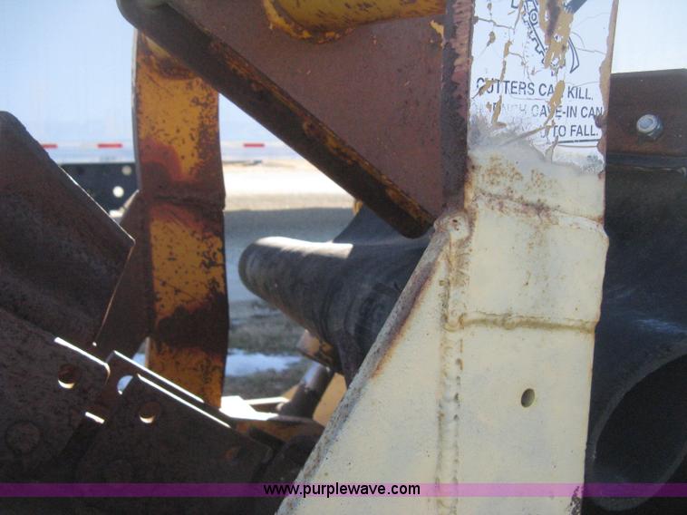 image for item I5717 1997 Vermeer V8100 trencher