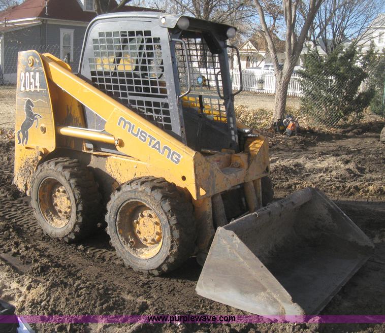 image for item I5723 2008 Mustang 2054 skid steer