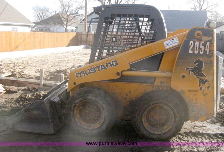 image for item I5723 2008 Mustang 2054 skid steer