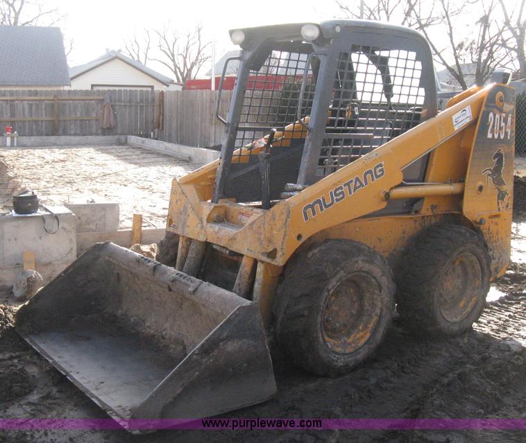 image for item I5723 2008 Mustang 2054 skid steer