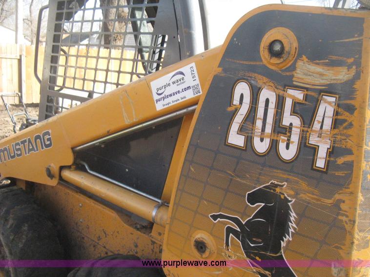 image for item I5723 2008 Mustang 2054 skid steer