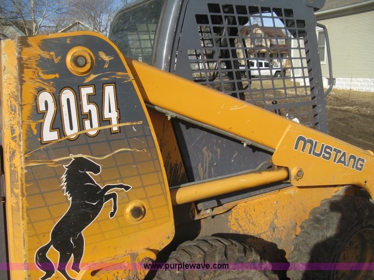 image for item I5723 2008 Mustang 2054 skid steer