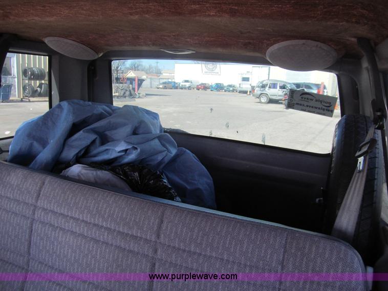 image for item G9593 1998 Jeep Cherokee SE SUV