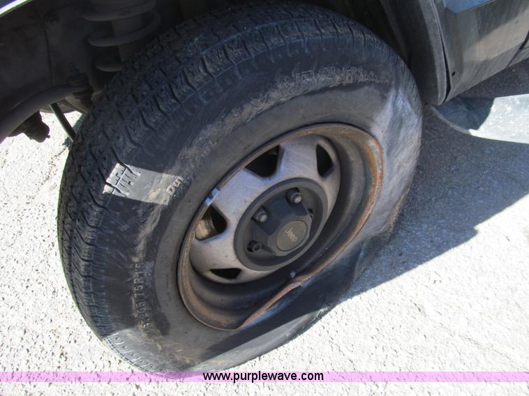 image for item G9593 1998 Jeep Cherokee SE SUV