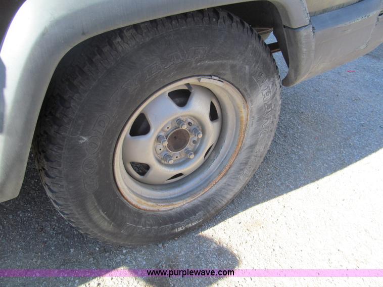 image for item G9593 1998 Jeep Cherokee SE SUV