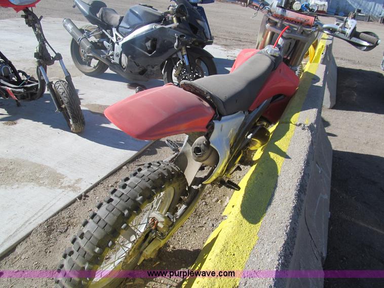 image for item G9594 2001 Honda CR250R dirt bike