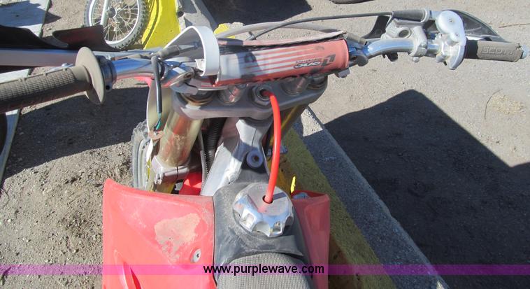 image for item G9594 2001 Honda CR250R dirt bike