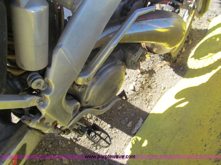 image for item G9594 2001 Honda CR250R dirt bike