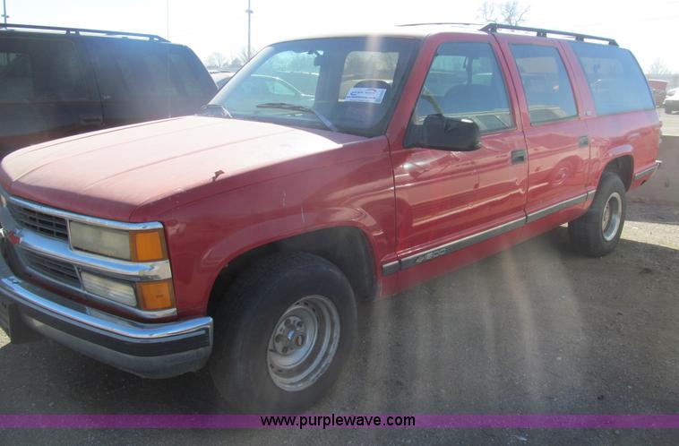 image for item G9595 1993 Chevrolet Suburban 1500 SUV