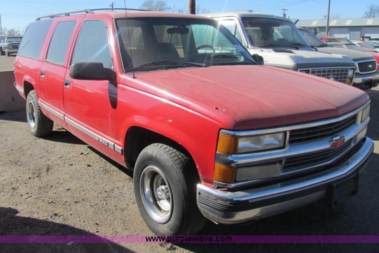image for item G9595 1993 Chevrolet Suburban 1500 SUV