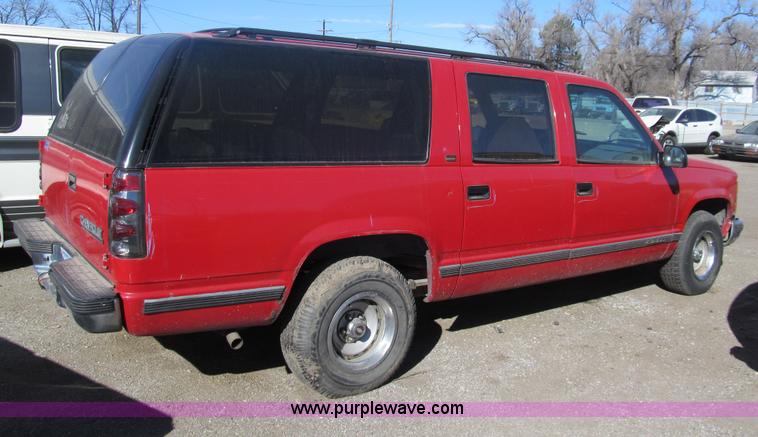 image for item G9595 1993 Chevrolet Suburban 1500 SUV