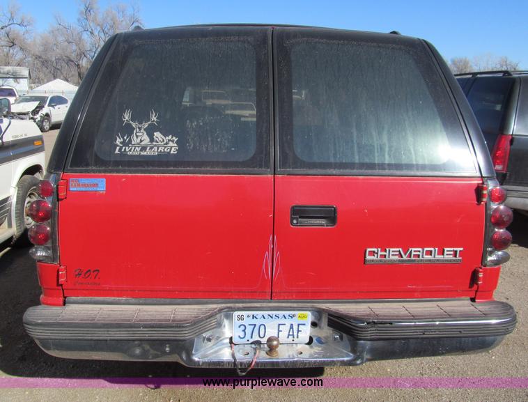 image for item G9595 1993 Chevrolet Suburban 1500 SUV