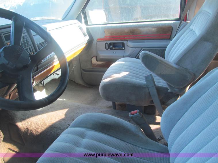 image for item G9595 1993 Chevrolet Suburban 1500 SUV