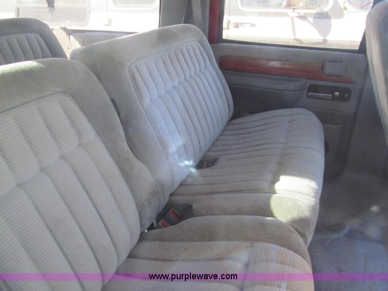 image for item G9595 1993 Chevrolet Suburban 1500 SUV