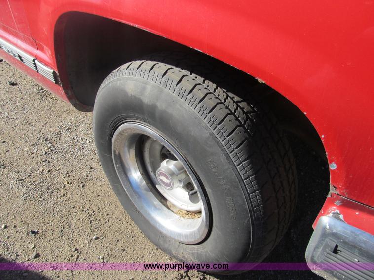 image for item G9595 1993 Chevrolet Suburban 1500 SUV