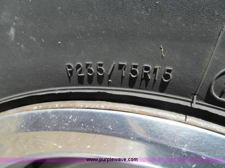 image for item G9595 1993 Chevrolet Suburban 1500 SUV