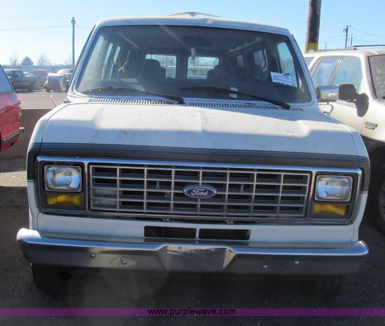 image for item G9596 1989 Ford Econoline E150 van