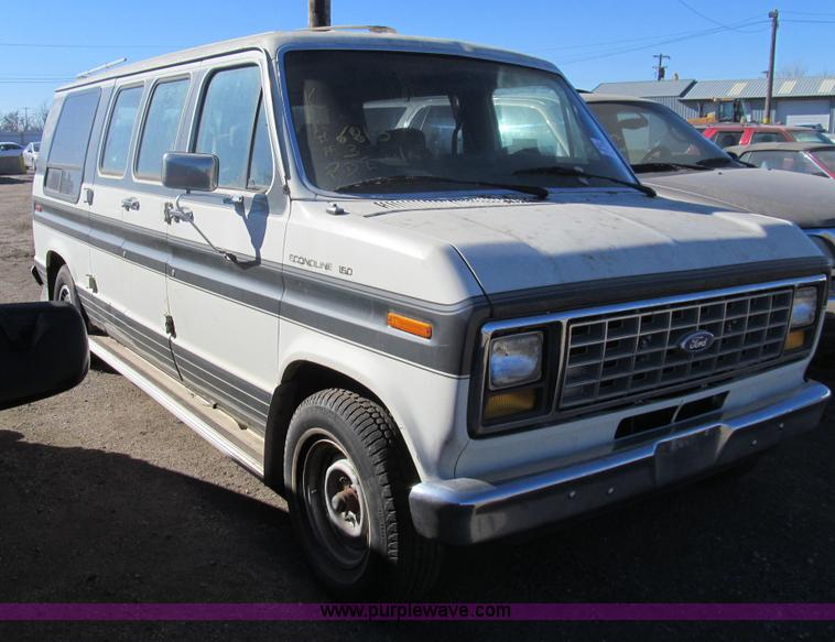 image for item G9596 1989 Ford Econoline E150 van