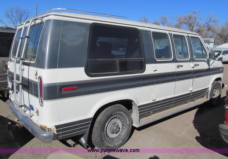 image for item G9596 1989 Ford Econoline E150 van