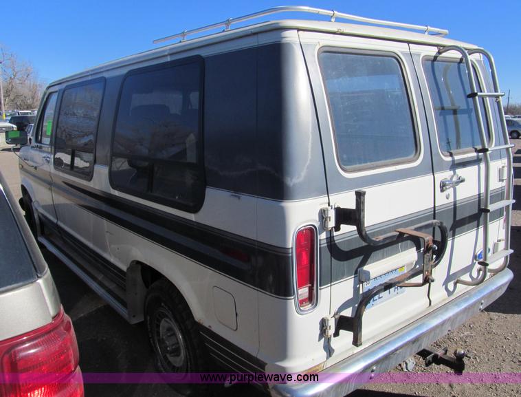 image for item G9596 1989 Ford Econoline E150 van
