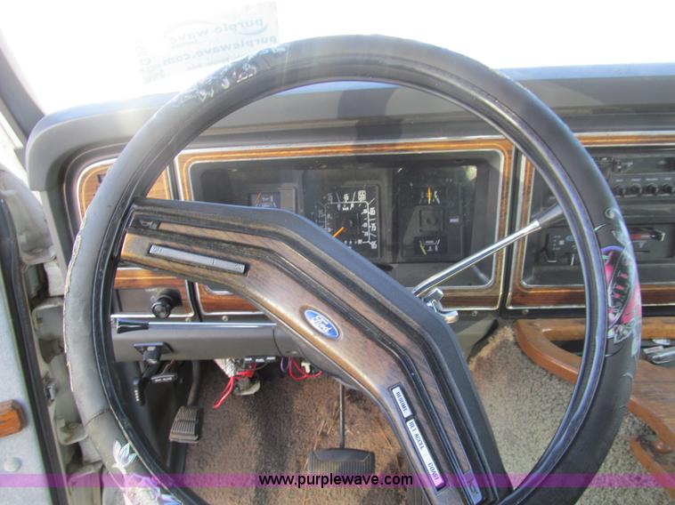 image for item G9596 1989 Ford Econoline E150 van