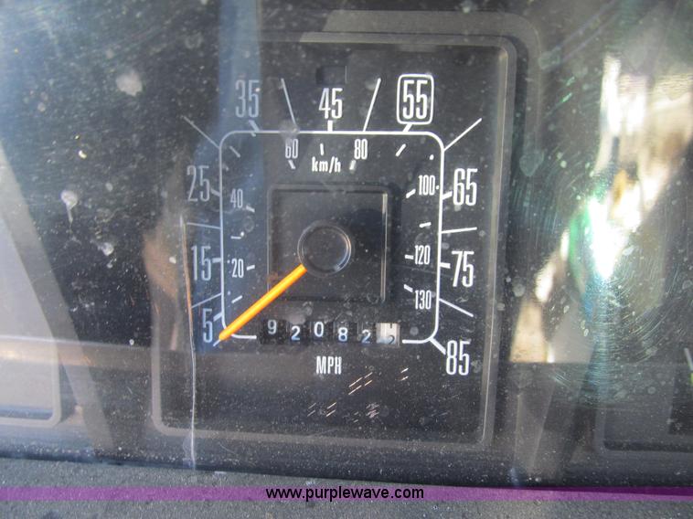 image for item G9596 1989 Ford Econoline E150 van