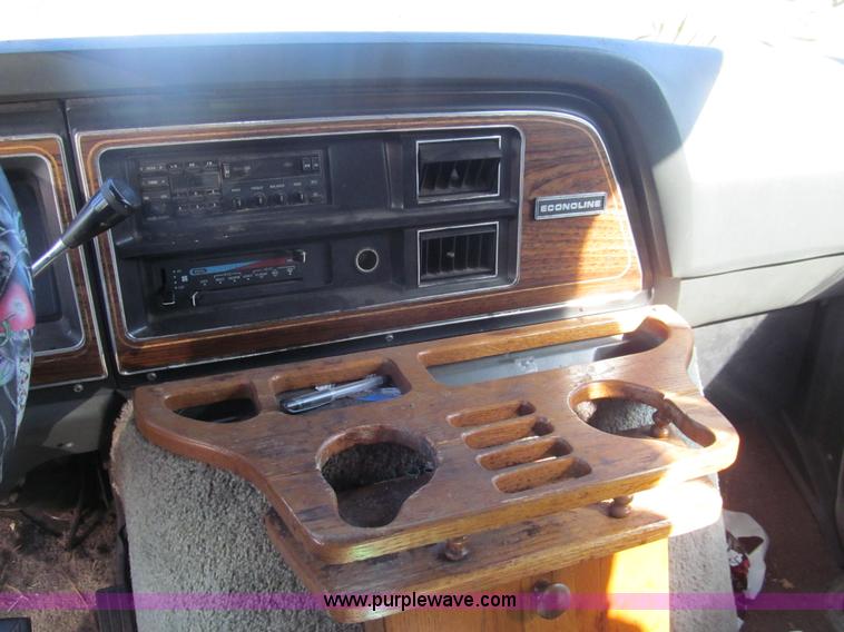 image for item G9596 1989 Ford Econoline E150 van