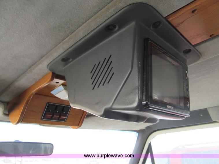 image for item G9596 1989 Ford Econoline E150 van