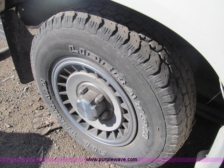 image for item G9596 1989 Ford Econoline E150 van